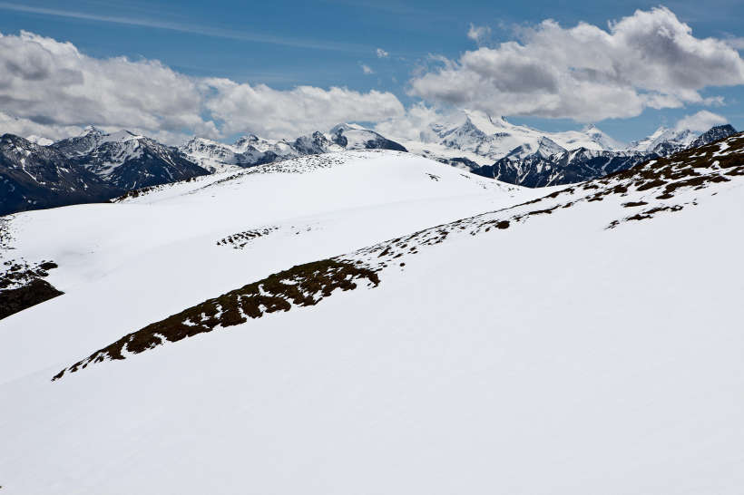 Alp Oberu - Galm - Horlini: Ergischalphorn, Dürrenhorn, Schwarzhorn, Dom, Nordend, Monte Rosa Dufourspitze, Furgwanghorn, Rothorn, Äusseres Barrhorn, Punta Burnaby, Weisshorn (in Wolken), Tete de Milon, Zinalrothorn, Bella Tola, Dent Blanche, Grand Cornier