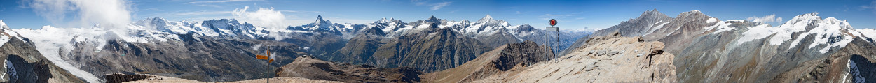 360-Grad-Panorama vom Oberrothorn: Rimpfischhorn, Strahlhorn, Fluehorn, Adlerhorn, Neue Weisstorspitze, Findelgletscher, Cima di Jazzi, Jägerhorn, Nordend, Monte Rosa Dufourspitze, Liskamm Ost-/Westgipfel, Castor, Pollux, Breithorn, Gornergrat, Klein Matterhorn, Matterhorn, Unterrothorn, Grand Combine de Grafeneire, Mont Blanc de Cheilon, Pointe de Zinal, Dent Blanche, Ober Gabelhorn, Trifthorn, Zinalrothorn, Schalihorn, Weisshorn, Brunegghorn, Hohberghorn, Dom, Täschhorn, Alphubel, Feechopf, Allalinhorn, Rimpfischhorn, Strahlhorn, Fluehorn, Adlerhorn