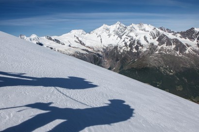 Weissmies - Panorama nach Westen im Aufstieg: Rimpfischhorn, Allalinhorn, Feechopf, Alphubel, Täschhorn, Dom, Lenzspitze, Nadelhorn, Hohberghorn, Dürrenhorn, Balfrin