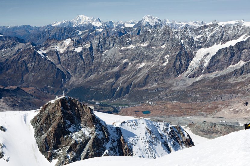 Klein Matterhorn (3883 m), Hintergrund: Mont Blanc (4810 m), Mont Dolent (3820 m), Grand Combin de Grafeneire (4314 m)