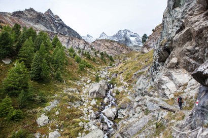 Wanderweg durch das Trifttal mit Unter Gabelhorn, Ober Gabelhorn und Wellenkuppe